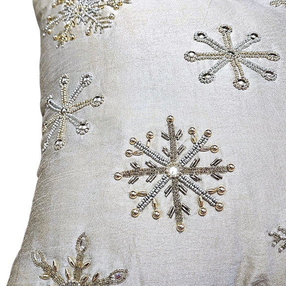 Silky Snowflake Throw Pillow Silver Gold Beaded 16"x16" Made In India Holiday - Picture 3 of 11